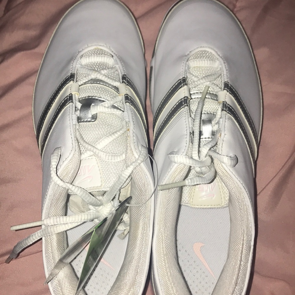 Brand new nike air golf shoes